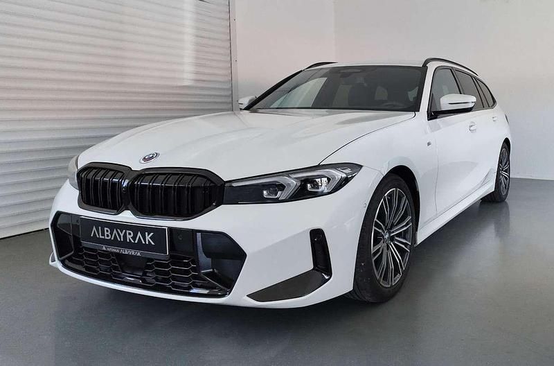Alpinweiss iii Gebraucht 2023 BMW 320 M Sport Kombi | 34.990 € (Fairer Preis) - Bild 1/4
