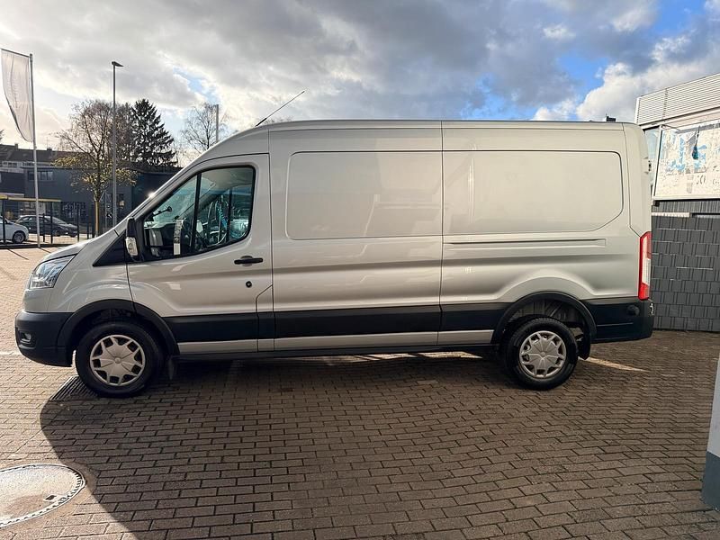Gebraucht Ford Transit Trend 131 PS (96 kW) 2022 Grau Van / Kleinbus