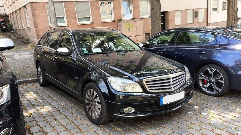 Schwarz Gebraucht 2008 Mercedes C220 Classic Kombi | 3.800 € (Fairer Preis) - Bild 1/4