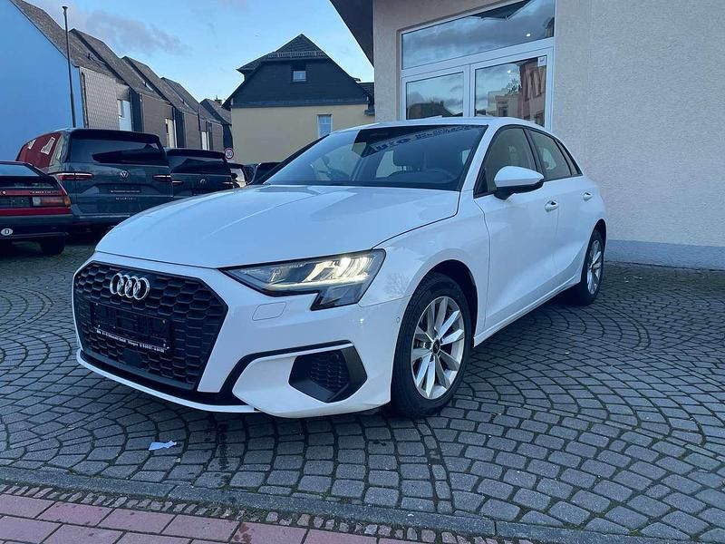 Ibisweiß Gebraucht 2023 Audi A3 Limousine | 23.490 € (Fairer Preis) - Bild 1/4
