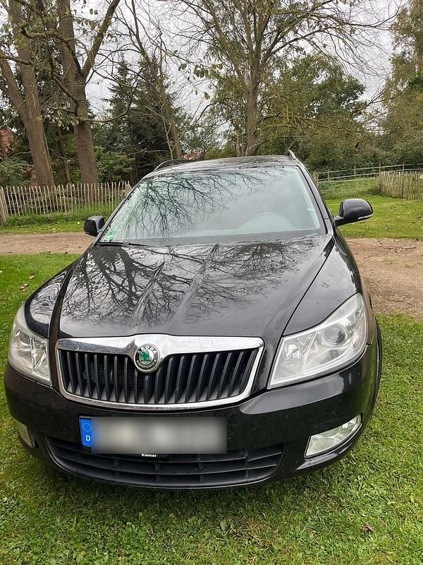 Schwarz Gebraucht 2009 Skoda Octavia Kombi | 3.000 € (Superpreis) - Bild 1/4