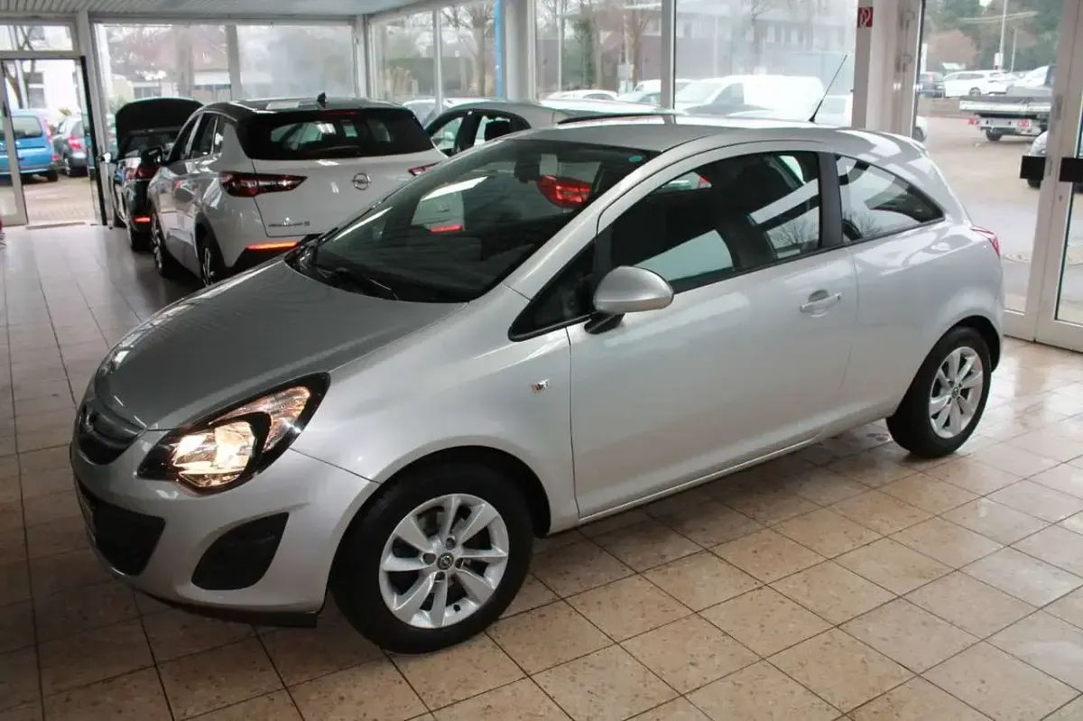 Gebraucht Opel Astra Edition 116 PS (85 kW) 2012 Silber Limousine
