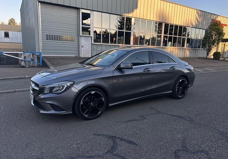 Grau Gebraucht 2013 Mercedes CLA200 Coupé | 14.500 € (Fairer Preis) - Bild 1/4