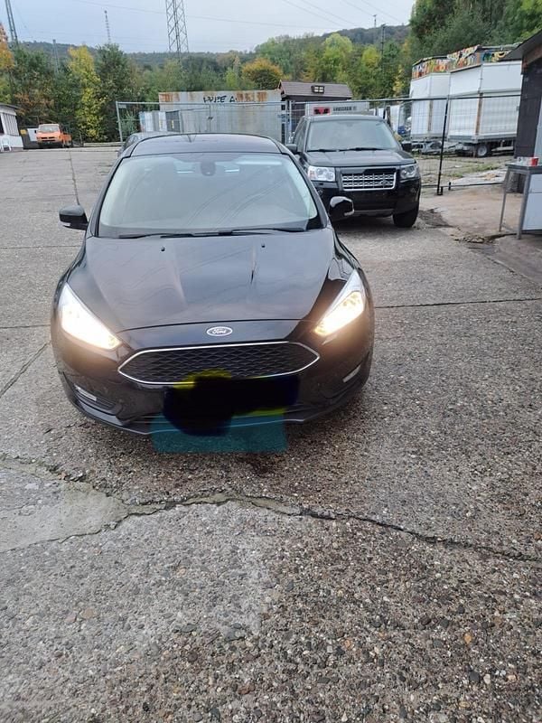 Schwarz Gebraucht 2017 Ford Focus Kombi | 6.500 € (Superpreis) - Bild 1/4