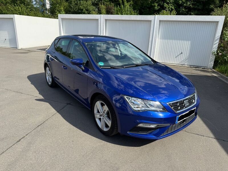 Blau Gebraucht 2017 Seat Leon FR Limousine | 16.458 € (Fairer Preis) - Bild 1/4