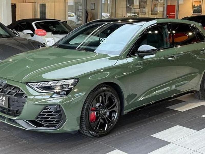 Grün Gebraucht 2025 Audi S3 Ambiente Limousine | 50.750 € (Teuer) - Bild 1/4
