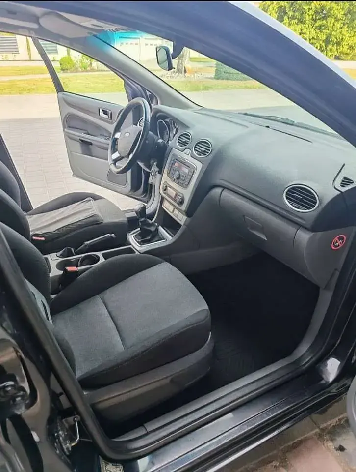 Gebraucht Ford Focus 90 PS (66 kW) 2011 Schwarz Limousine