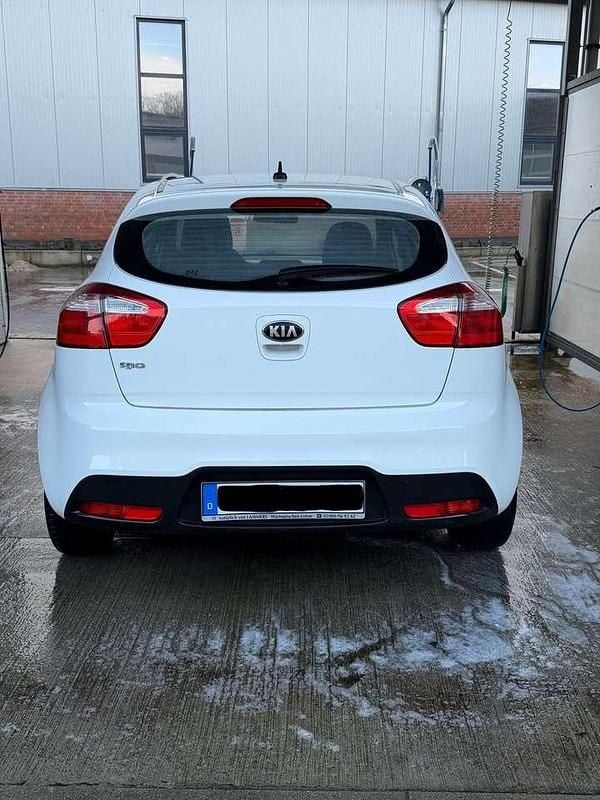 Gebraucht Kia Rio Attract 86 PS (63 kW) 2012 Limousine