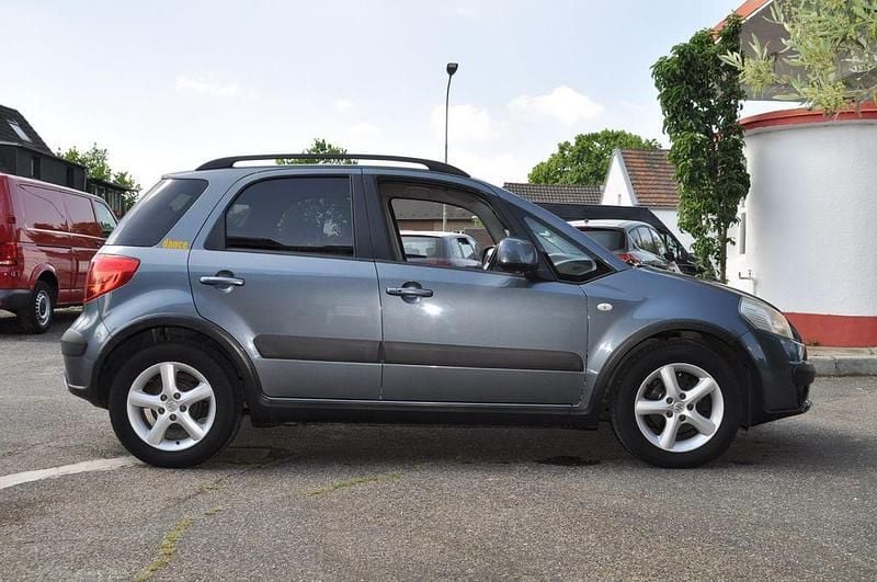 Grau Gebraucht 2008 Suzuki SX4 Comfort Limousine | 4.999 € (Teuer) - Bild 1/4