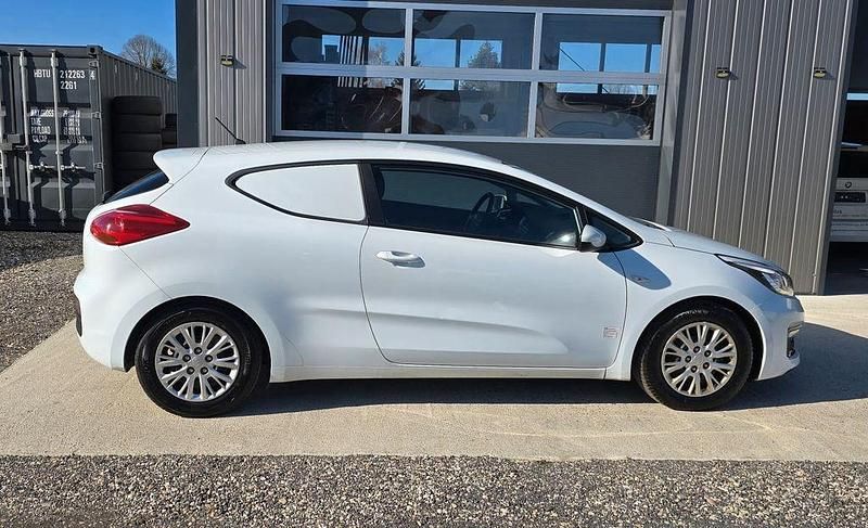 Gebraucht Kia Ceed 90 PS (66 kW) 2017 Weiß Kleinwagen