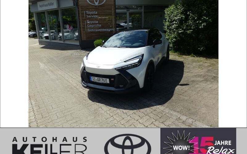 Platinumweiss perleffekt/schwa Gebraucht 2024 Toyota C-HR Sport SUV | 39.960 € - Bild 1/4