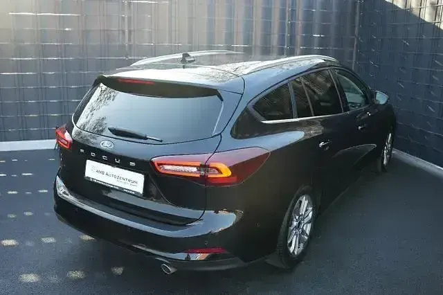 Używany Ford Focus Titanium X 116 KM (85 kW) 2023 Czarny Sedan/Limuzyna