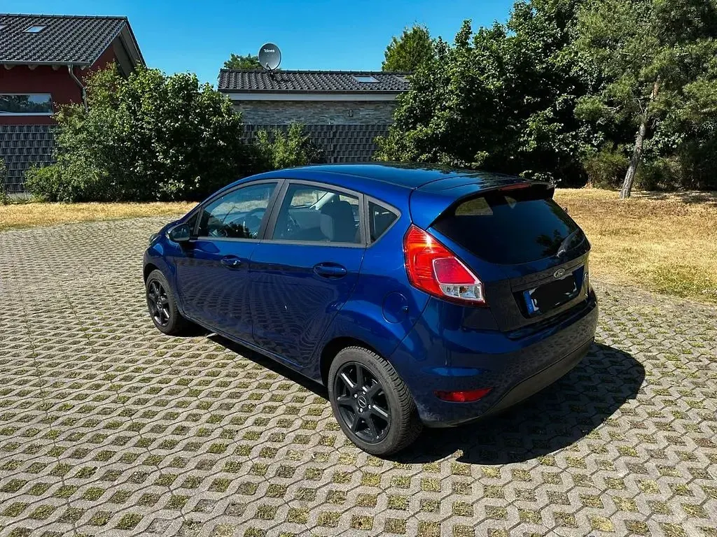 Gebraucht Ford Fiesta Trend 82 PS (60 kW) 2016 Blau Kleinwagen
