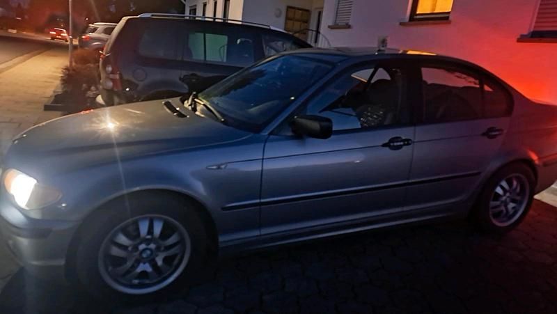 Gebraucht BMW 318 140 PS (102 kW) 2004 Silber Limousine