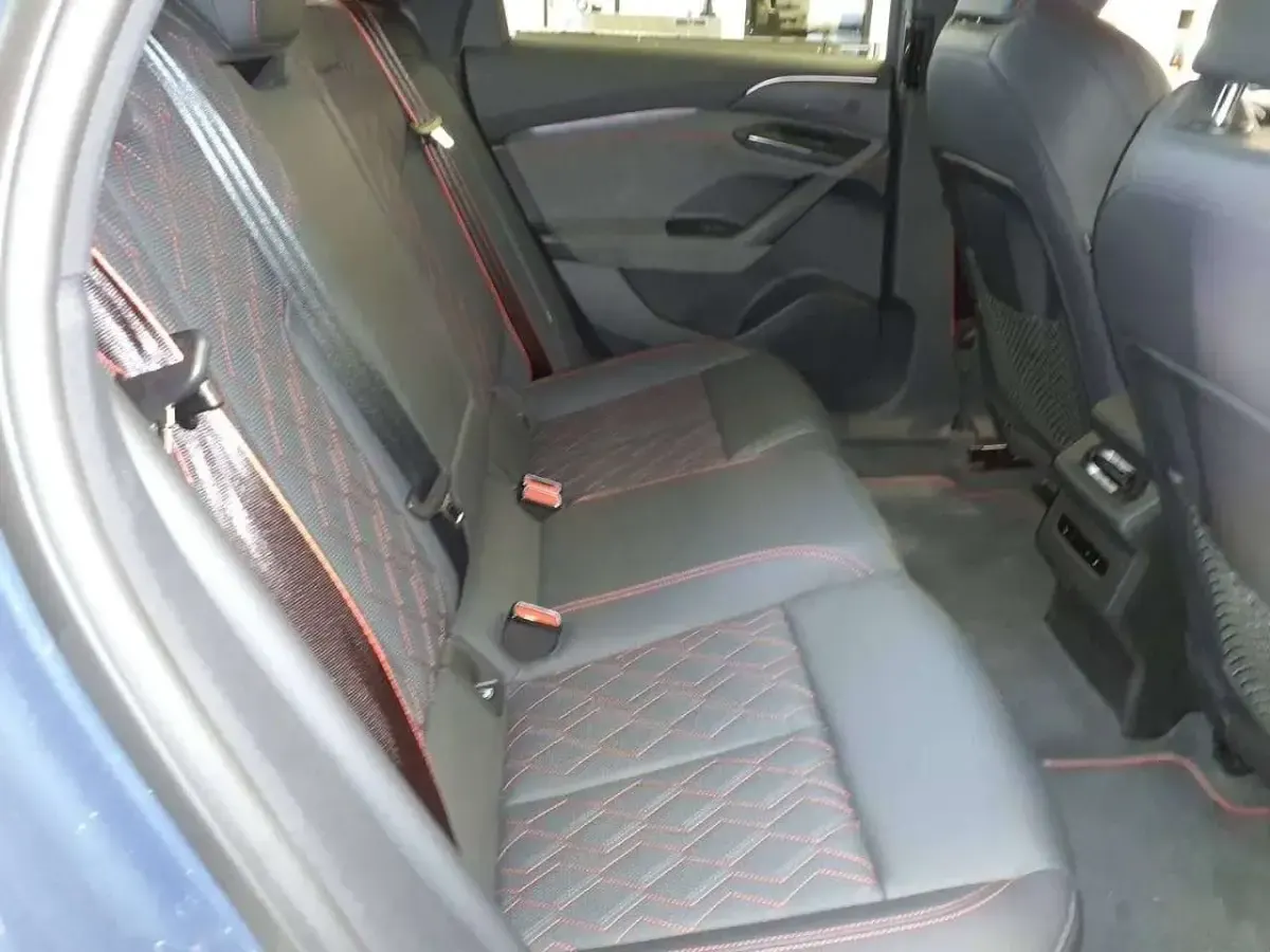 Gebraucht Audi A6 e-tron S-Line 210 kW (286 PS) 2026 Blau Kombi