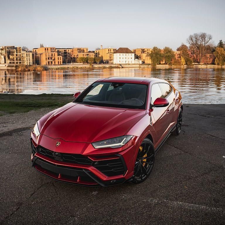 Rot Gebraucht 2022 Lamborghini Urus SUV | 275.000 € (Teuer) - Bild 1/4