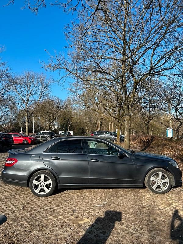 Gebraucht Mercedes E350 Avantgarde 265 PS (194 kW) 2011 Grau Limousine
