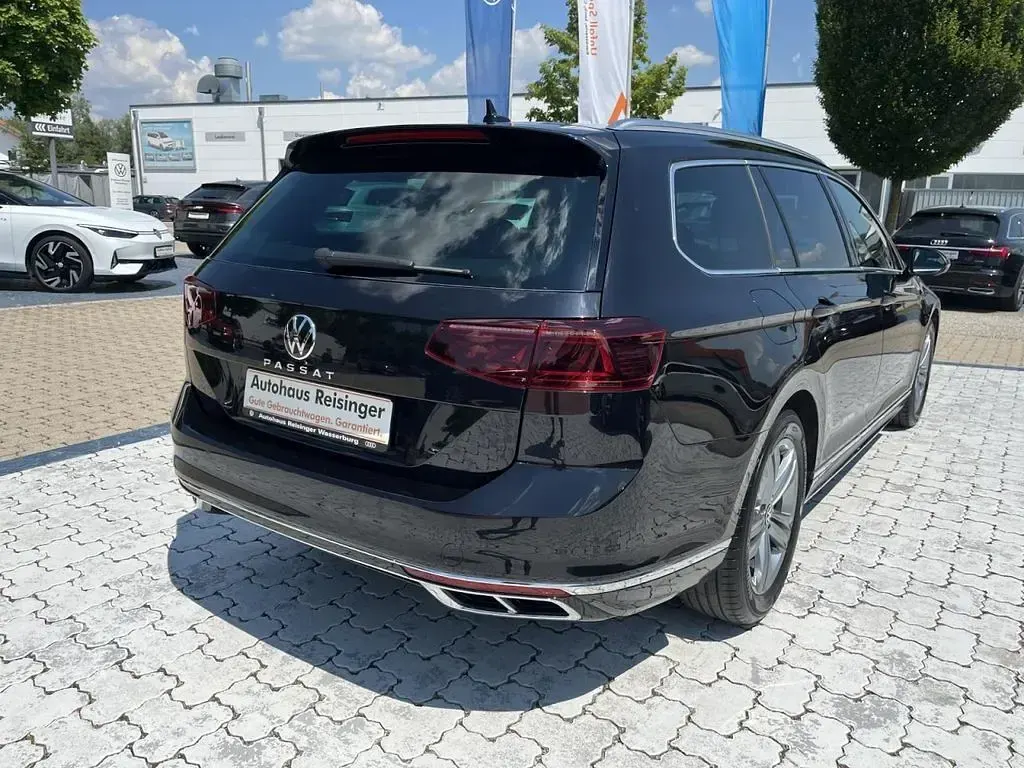 Gebraucht VW Passat Business 150 PS (110 kW) 2023 Deep black perleffekt Kombi