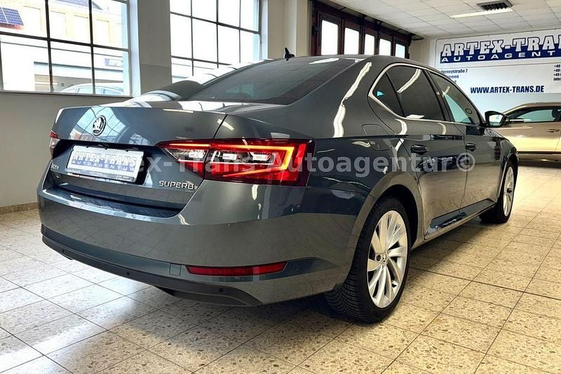 Gebraucht Skoda Superb Style 150 PS (110 kW) 2016 Grau Limousine