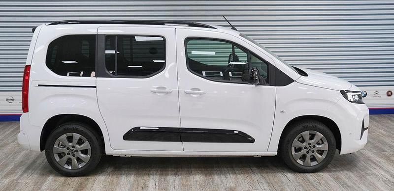 Gebraucht Opel Combo Life 131 PS (96 kW) 2024 Weiß Van / Kleinbus