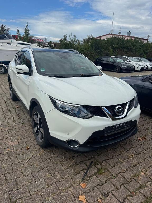 Weiß Gebraucht 2017 Nissan Qashqai N-Connecta SUV | 10.399 € (Guter Preis) - Bild 1/4