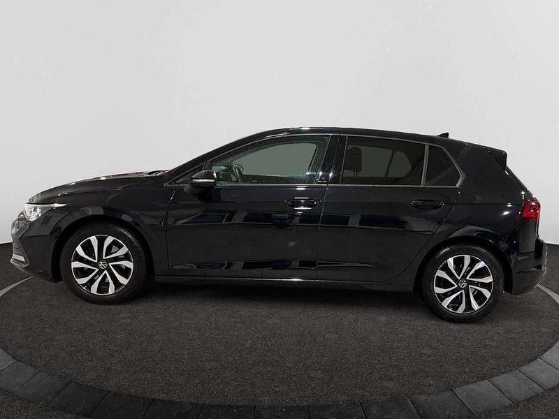 Gebraucht VW Golf VIII Active 150 PS (110 kW) 2022 Deep black perleffekt Limousine