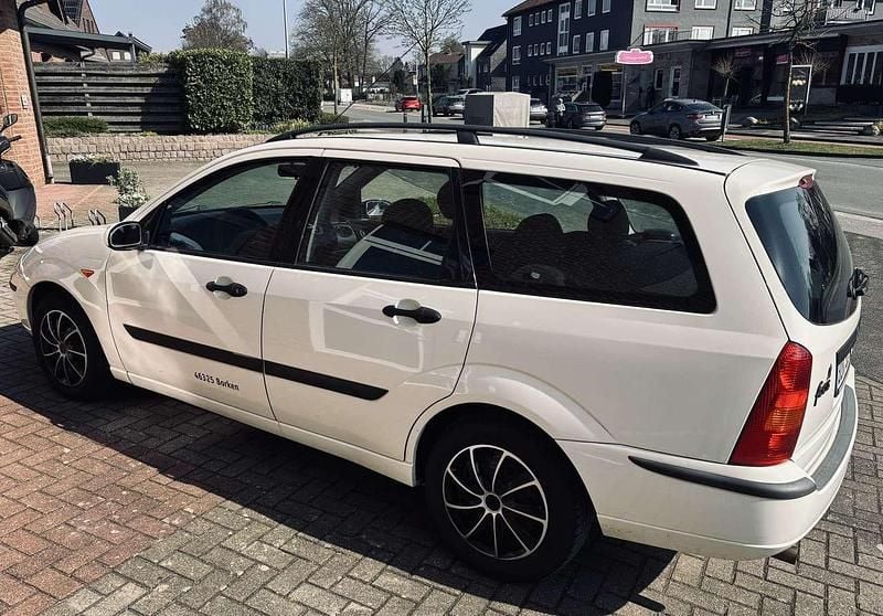 Gebraucht Ford Focus Ambiente 116 PS (85 kW) 2004 Weiß Kombi