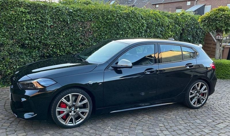 Schwarz Gebraucht 2024 BMW M135 M Sport Kleinwagen | 37.950 € (Guter Preis) - Bild 1/4