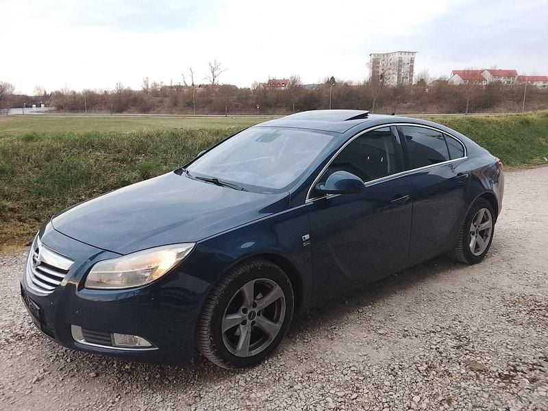 Gebraucht Opel Insignia Edition 131 PS (96 kW) 2012 Schwarz Limousine