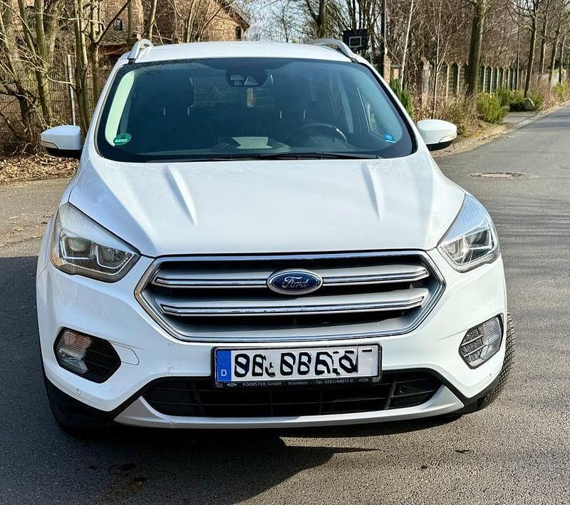 Gebraucht Ford Kuga Titanium 150 PS (110 kW) 2018 Weiß SUV