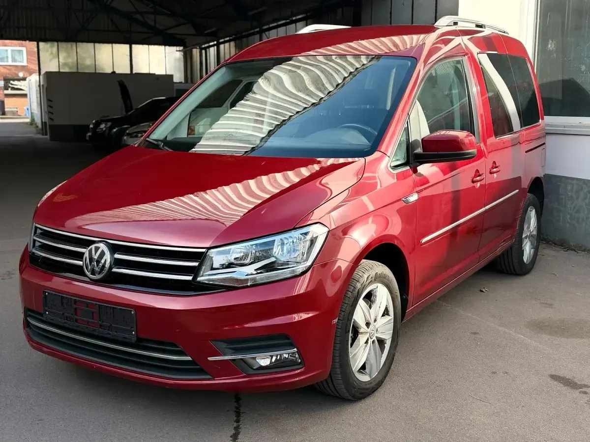 Używany VW Caddy 110 KM (80 kW) 2015 Czerwony Minivan
