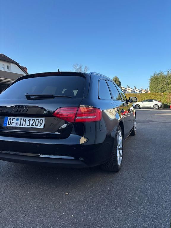 Gebraucht Audi A4 Attraction 150 PS (110 kW) 2013 Schwarz Kombi