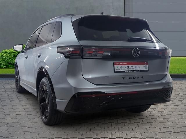 Gebraucht VW Tiguan R-line 150 PS (110 kW) 2025 Silber SUV