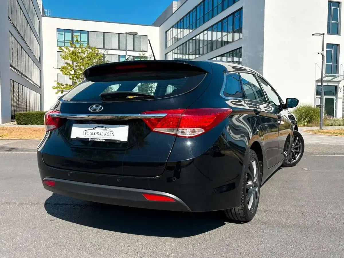 Gebraucht Hyundai i40 Edition 136 PS (100 kW) 2014 Schwarz Kombi