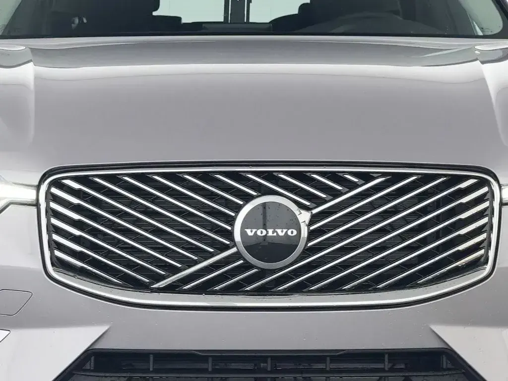 Gebraucht Volvo XC60 Core 250 PS (183 kW) 2025 Silber SUV