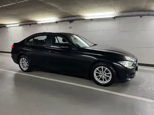 Gebraucht BMW 320 Sport Line 184 PS (135 kW) 2012 Schwarz Limousine