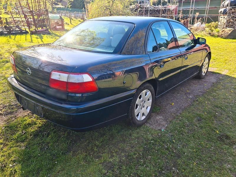 Używany Opel Omega 170 KM (125 kW) 1999 Niebieski Sedan/Limuzyna