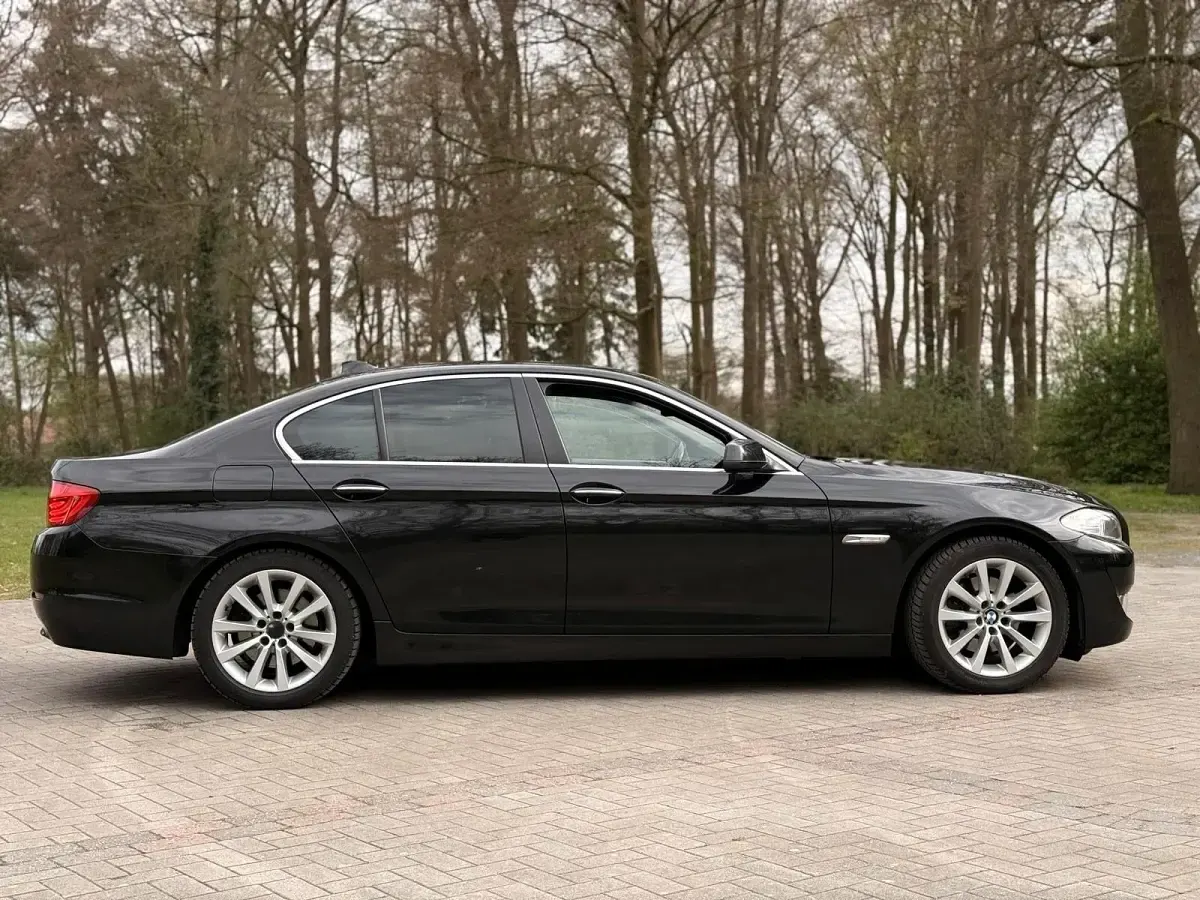 Używany BMW 520 M Performance 184 KM (135 kW) 2012 Czarny Sedan/Limuzyna