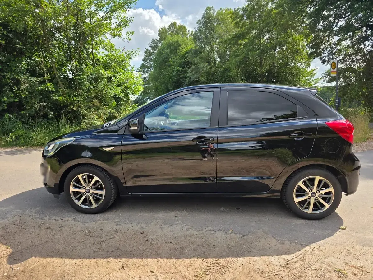 Gebraucht Ford Ka Plus 86 PS (63 kW) 2018 Schwarz Kleinwagen