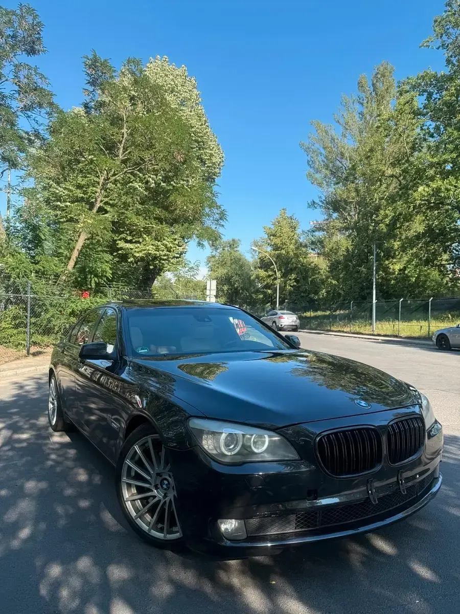 Gebraucht BMW 730 258 PS (189 kW) 2012 Andere farben Limousine