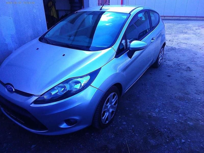 Gebraucht Ford Fiesta 82 PS (60 kW) 2008 Silber Kleinwagen