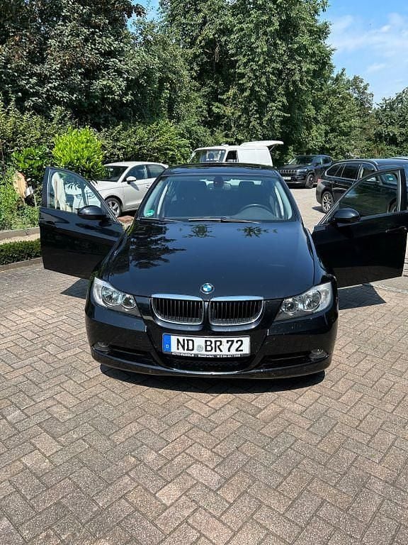 Gebraucht BMW 320 163 PS (119 kW) 2006 Schwarz Limousine