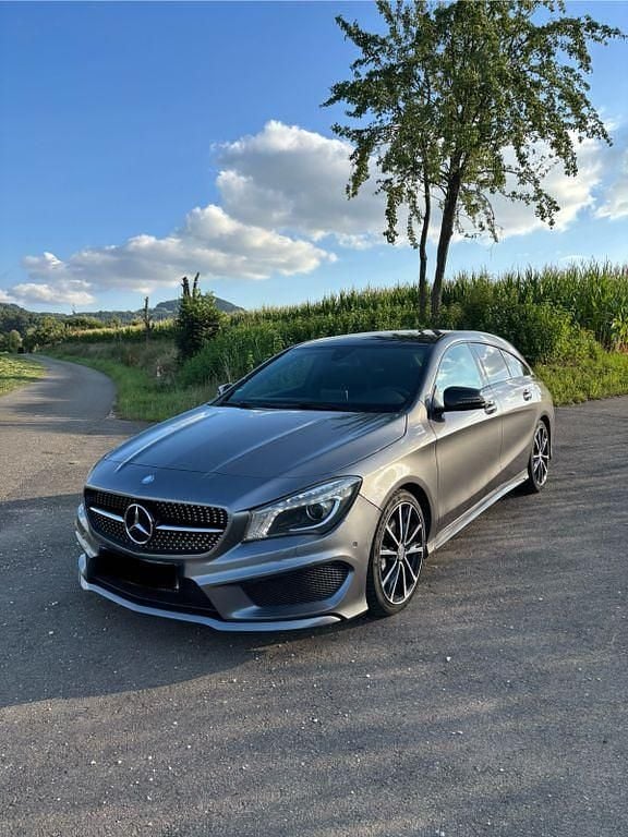 Grau Gebraucht 2015 Mercedes CLA220 AMG line Limousine | 15.900 € (Guter Preis) - Bild 1/4