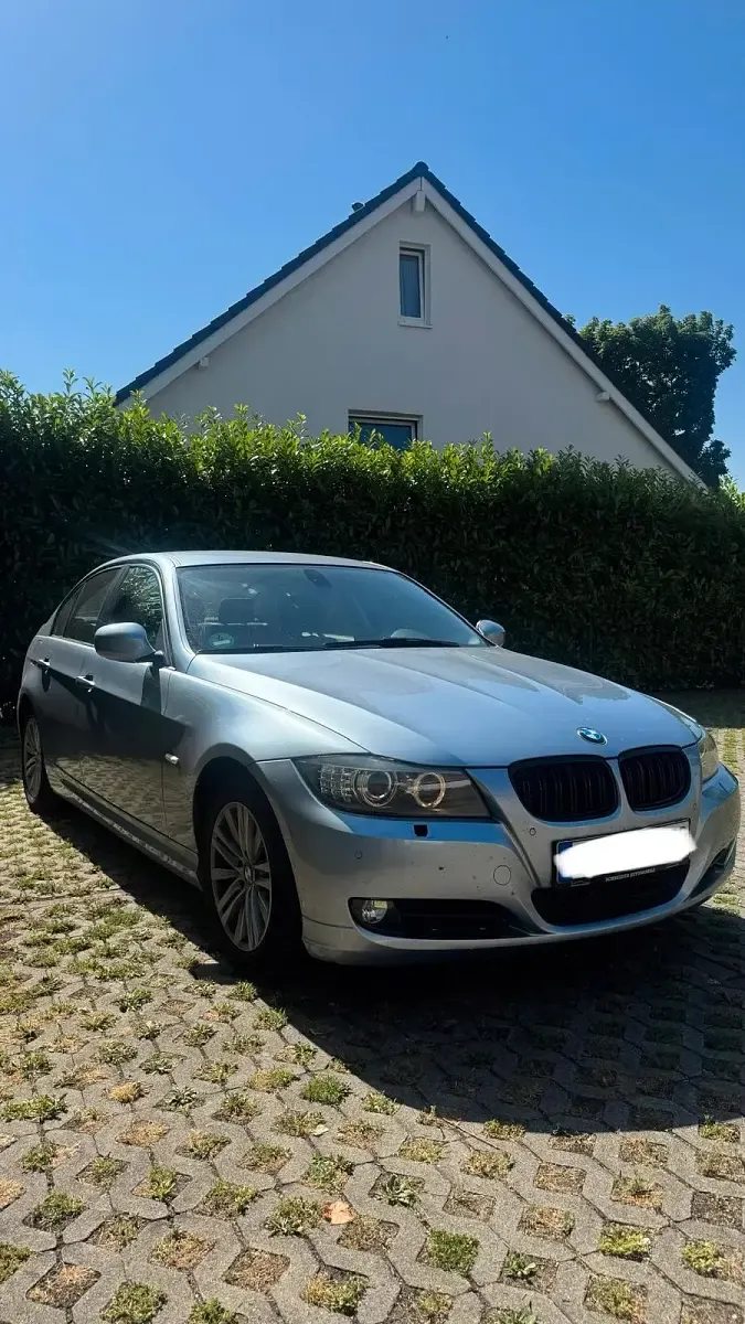 Gebraucht BMW 320 170 PS (125 kW) 2010 Blau Limousine