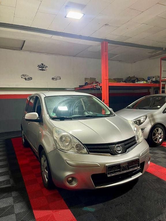 Gebraucht Nissan Note Acenta 88 PS (64 kW) 2011 Silber Kleinwagen