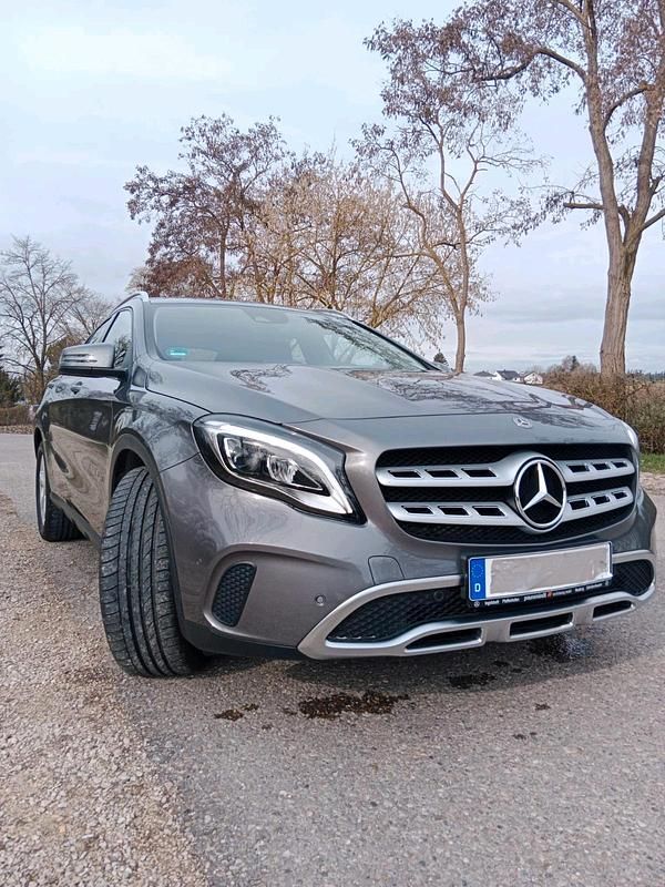 Gebraucht Mercedes GLA180 2018 Grau SUV