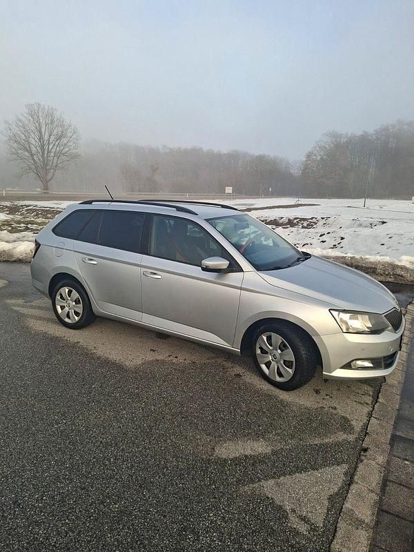 Gebraucht Skoda Fabia Ambition 90 PS (66 kW) 2016 Silber Kombi