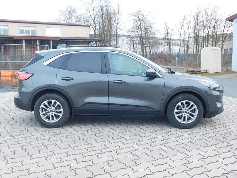 Gebraucht Ford Kuga 120 PS (88 kW) 2021 Grau SUV