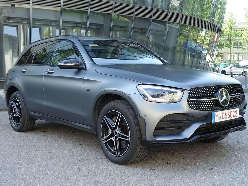 Designo selenitgrau magno Gebraucht 2021 Mercedes GLC300 AMG SUV | 34.900 € (Guter Preis) - Bild 1/4