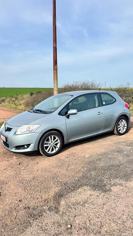 Gebraucht Toyota Auris 124 PS (91 kW) 2008 Silber Kleinwagen